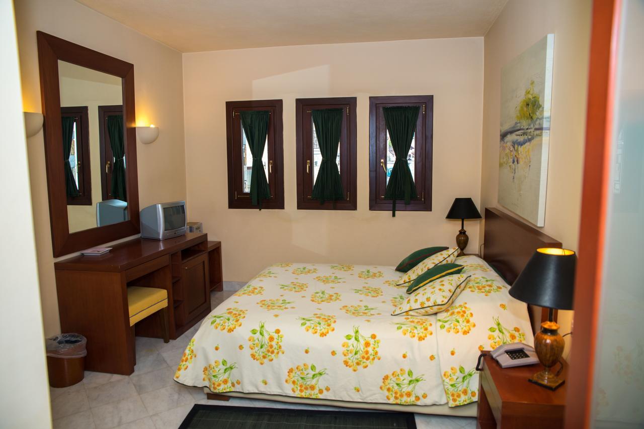 Maritsas Hotel & Suites 波尔塔里亚 外观 照片