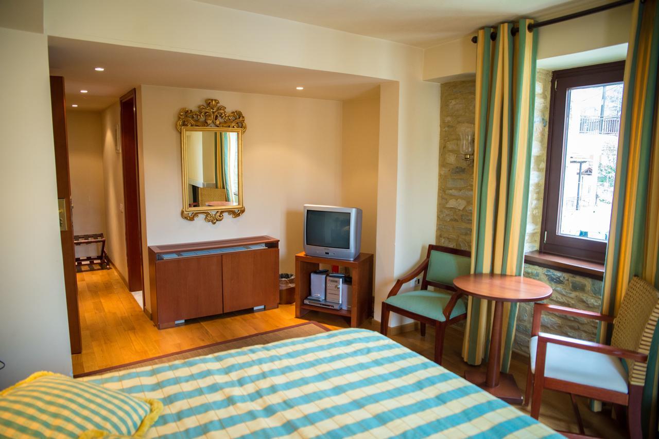 Maritsas Hotel & Suites 波尔塔里亚 外观 照片