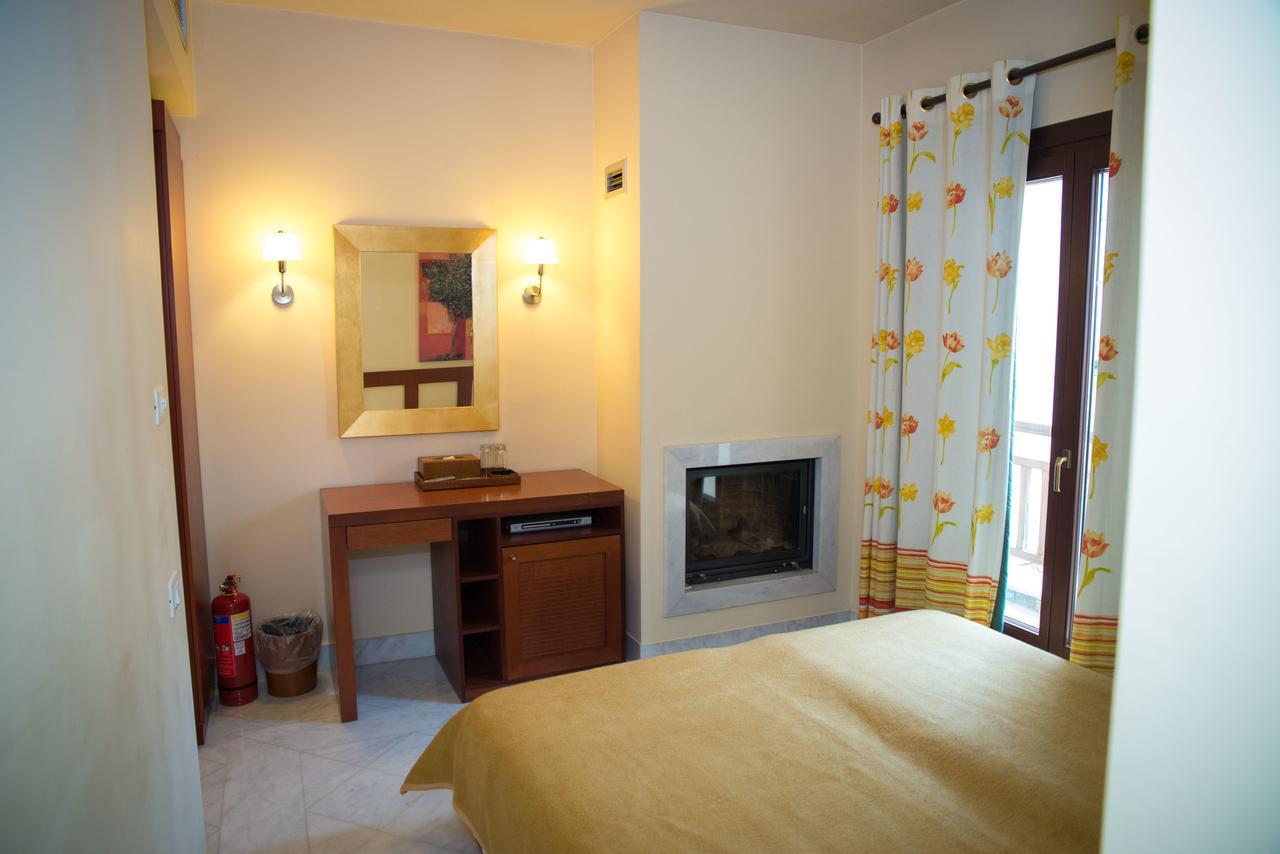 Maritsas Hotel & Suites 波尔塔里亚 外观 照片
