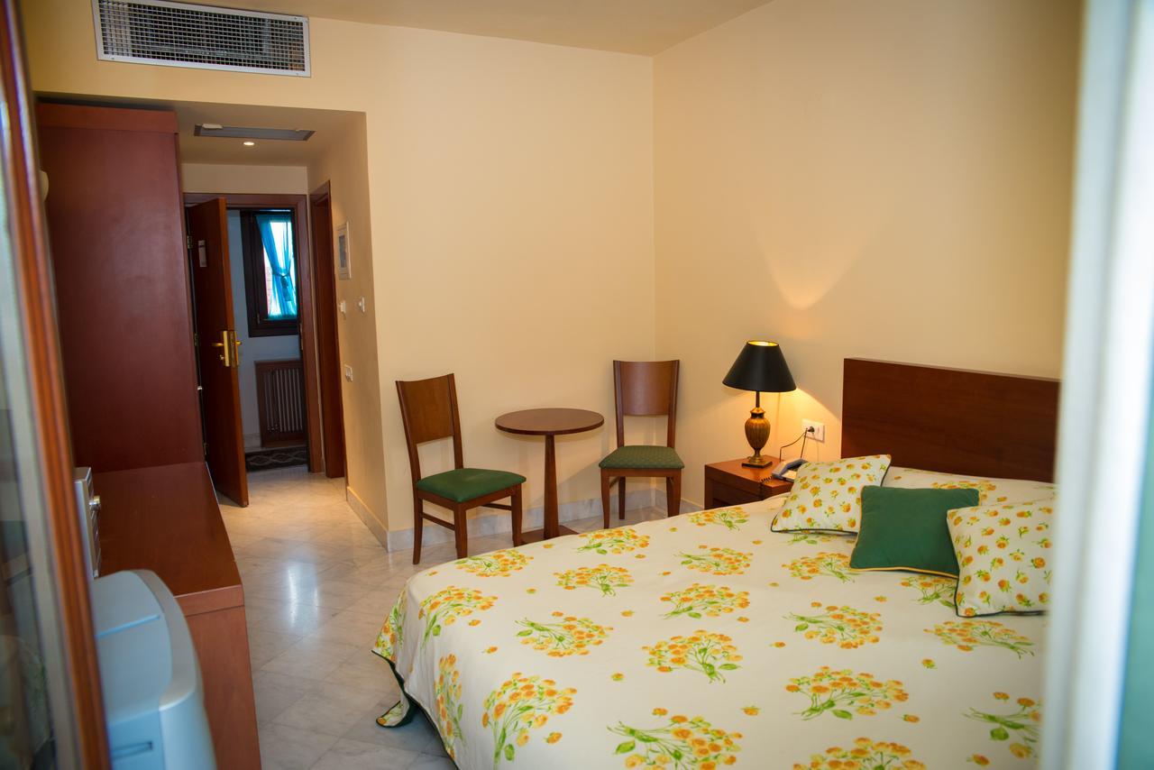 Maritsas Hotel & Suites 波尔塔里亚 外观 照片