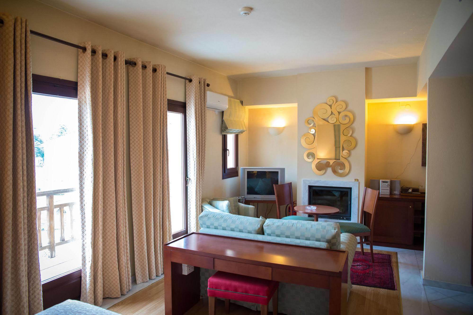 Maritsas Hotel & Suites 波尔塔里亚 外观 照片